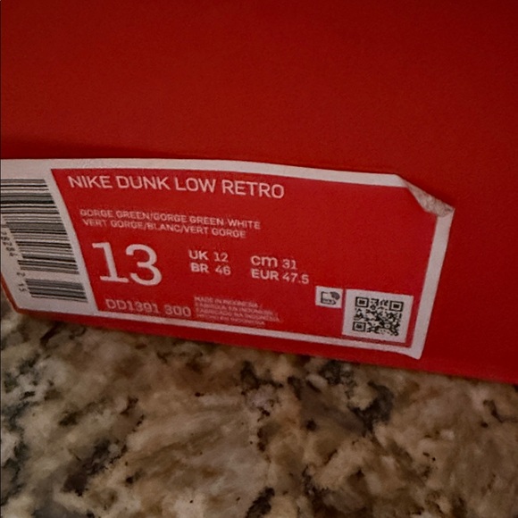 Nike Dunk Low in Forest Green and Bright Orange - Picture 5 of 5